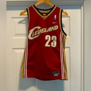 Vintage Nike Cleveland Cavaliers Lebron James Jersey - Youth Medium